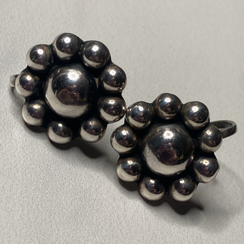 Vintage antique Mexican silver flower screw back clip on earrings sterling 925